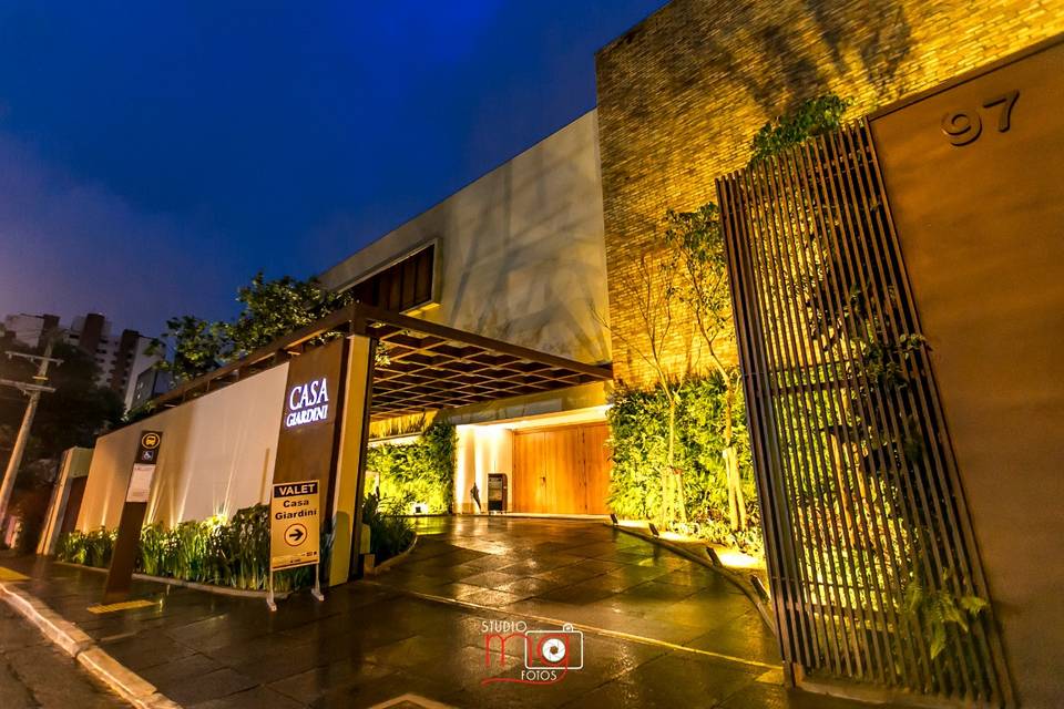 1-1fachada-iluminada_13_284441-159836414899939